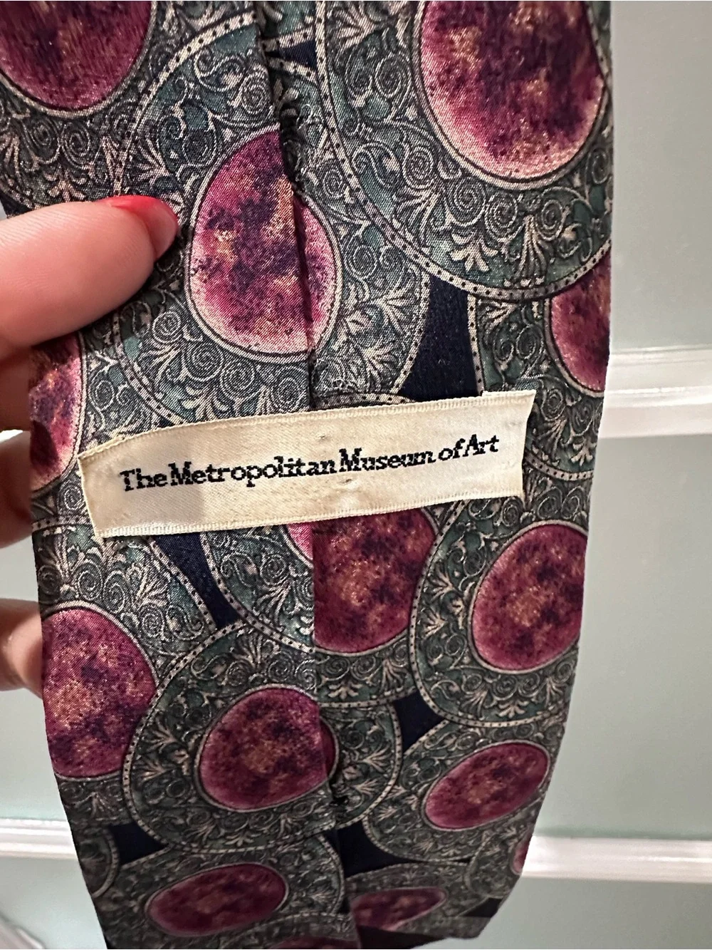 Men's Paisley Silk Tie in Green with Burgundy Medallions